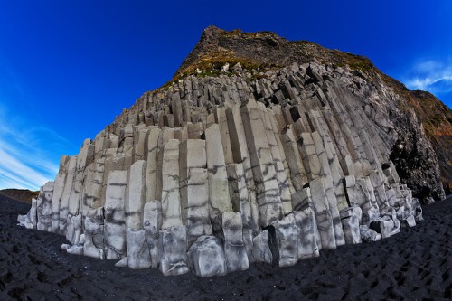 Reynisfjall bei Tageslicht