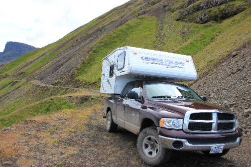 Unser Camper mit Ford Dodge RAM1500 Unterbau. Noch alles gut