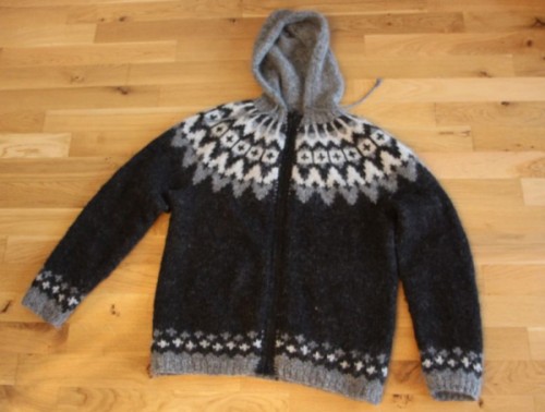 Island-Pullover mit Kapuze