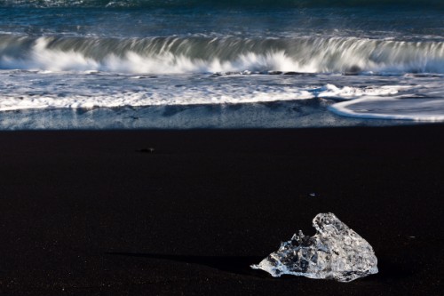 am schwarzen Strand beim Jökulsárlón