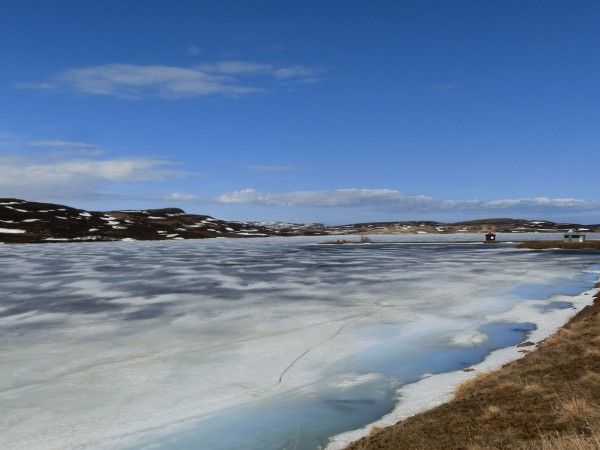 der Urriðavatn taut auch langsam auf