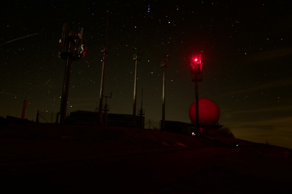 Das Radom auf der Wasserkuppe um Mitternacht